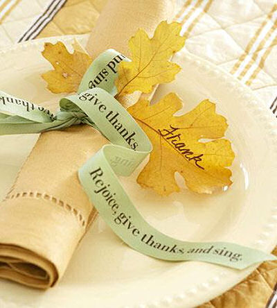 personalized napkin holders Fita de ser grato envolve um guardanapo. Adoro os nomes nas folhas!