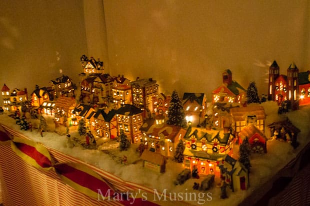 Vila de Natal iluminada à noite