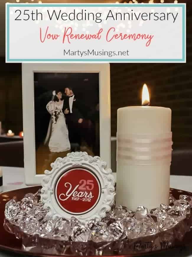 Estas decorações de 25º aniversário são perfeitas para uma cerimônia de renovação de votos fácil e econômica, celebrando 25 anos de casamento juntos! Cerimônia e decoração de renovação de votos de 25º aniversário de casamento