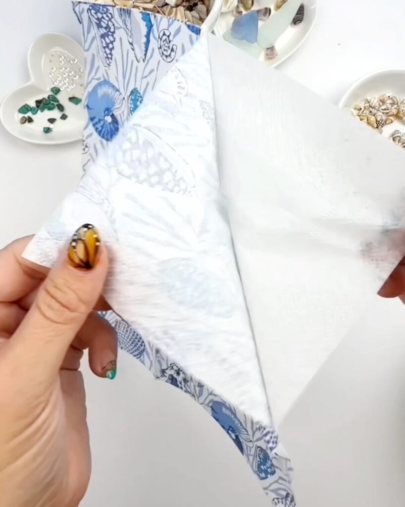 separar guardanapo em 1 camada antes da decoupage