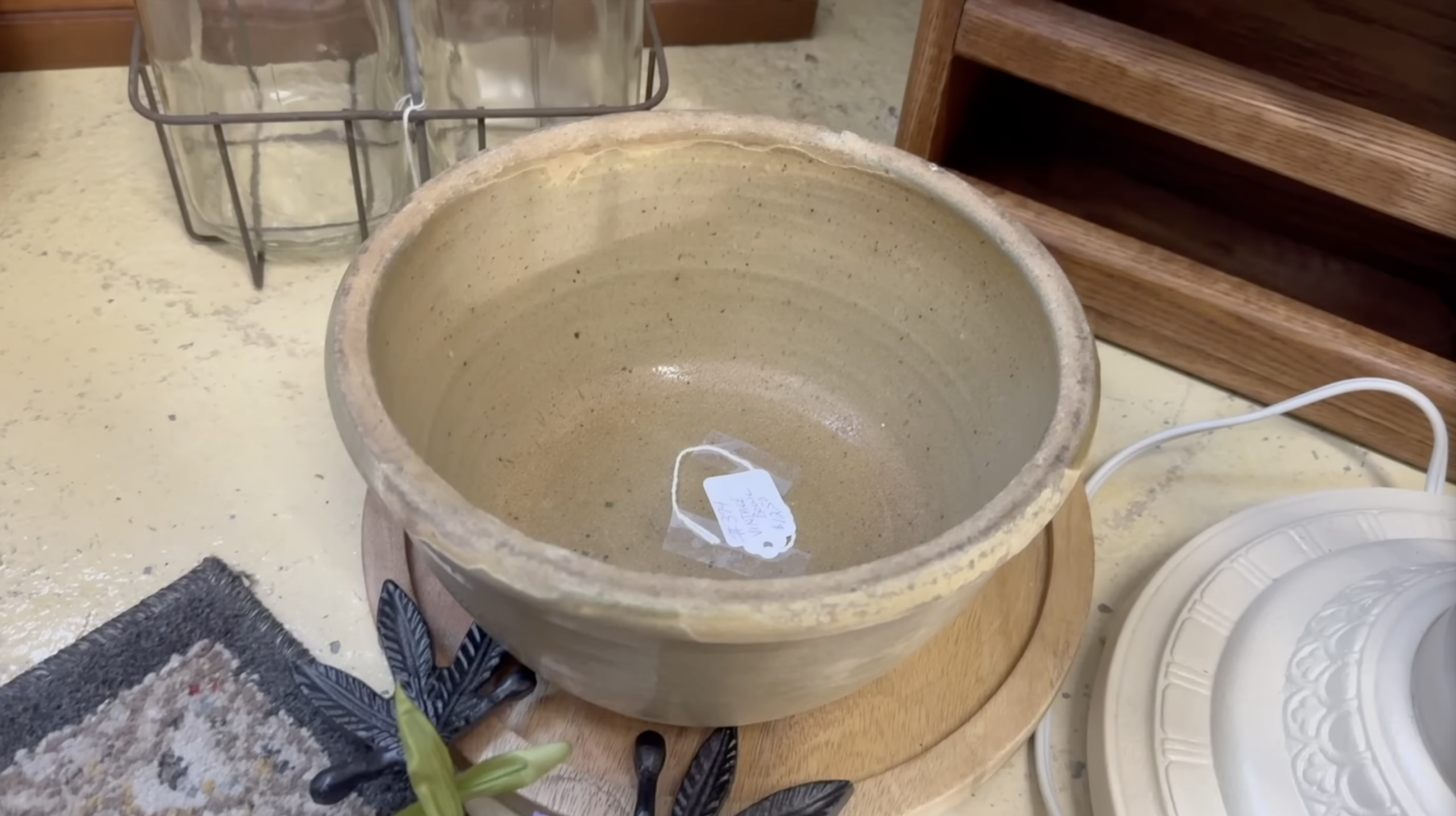 Como comprar antiquidades de cerâmica antiga