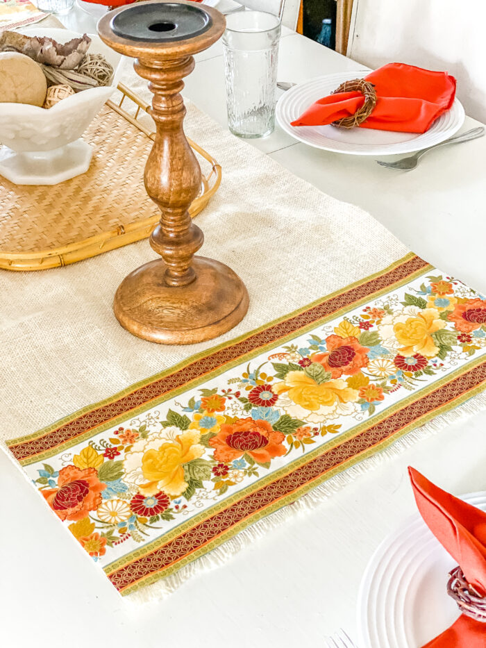 Caminho de mesa de juta e tecido para o outono