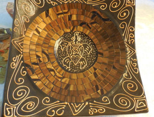 Prato de mosaico de tartaruga.