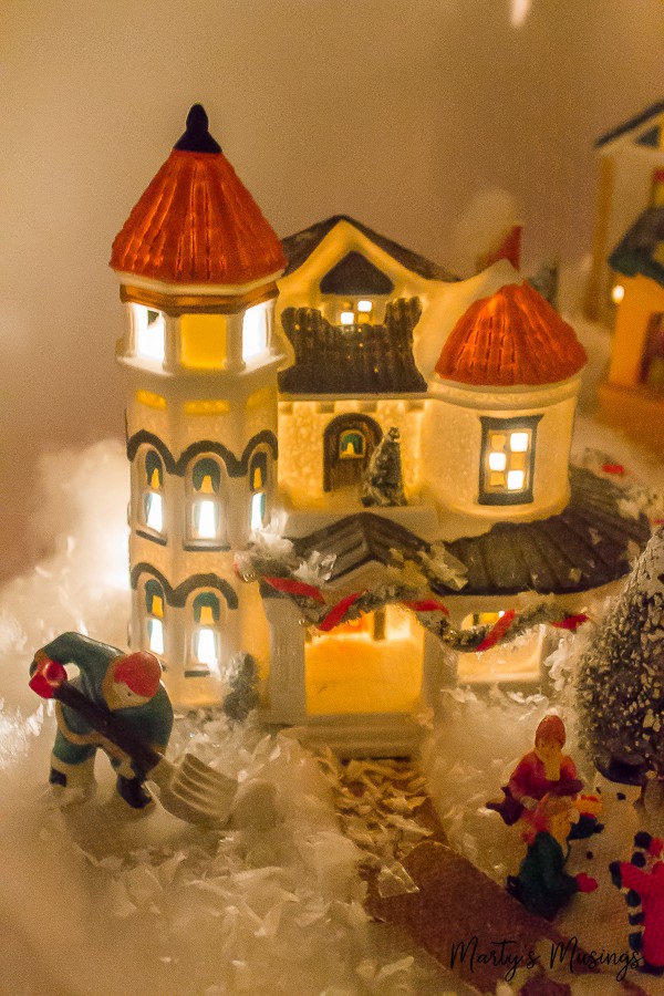 exposição de vila de Natal em miniatura com casinhas