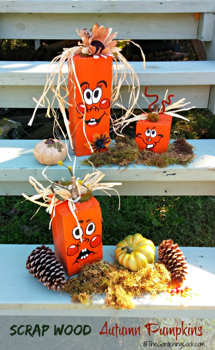 Estas abóboras de madeira reaproveitada DIY são fáceis de fazer, são muito divertidas e dão um charme incrível para a entrada. Veja o meu site para o passo a passo e também para o modelo imprimível gratuito do rosto da abóbora.. #reclaimedwood #scrapwoodpumpkins #halloweendecor