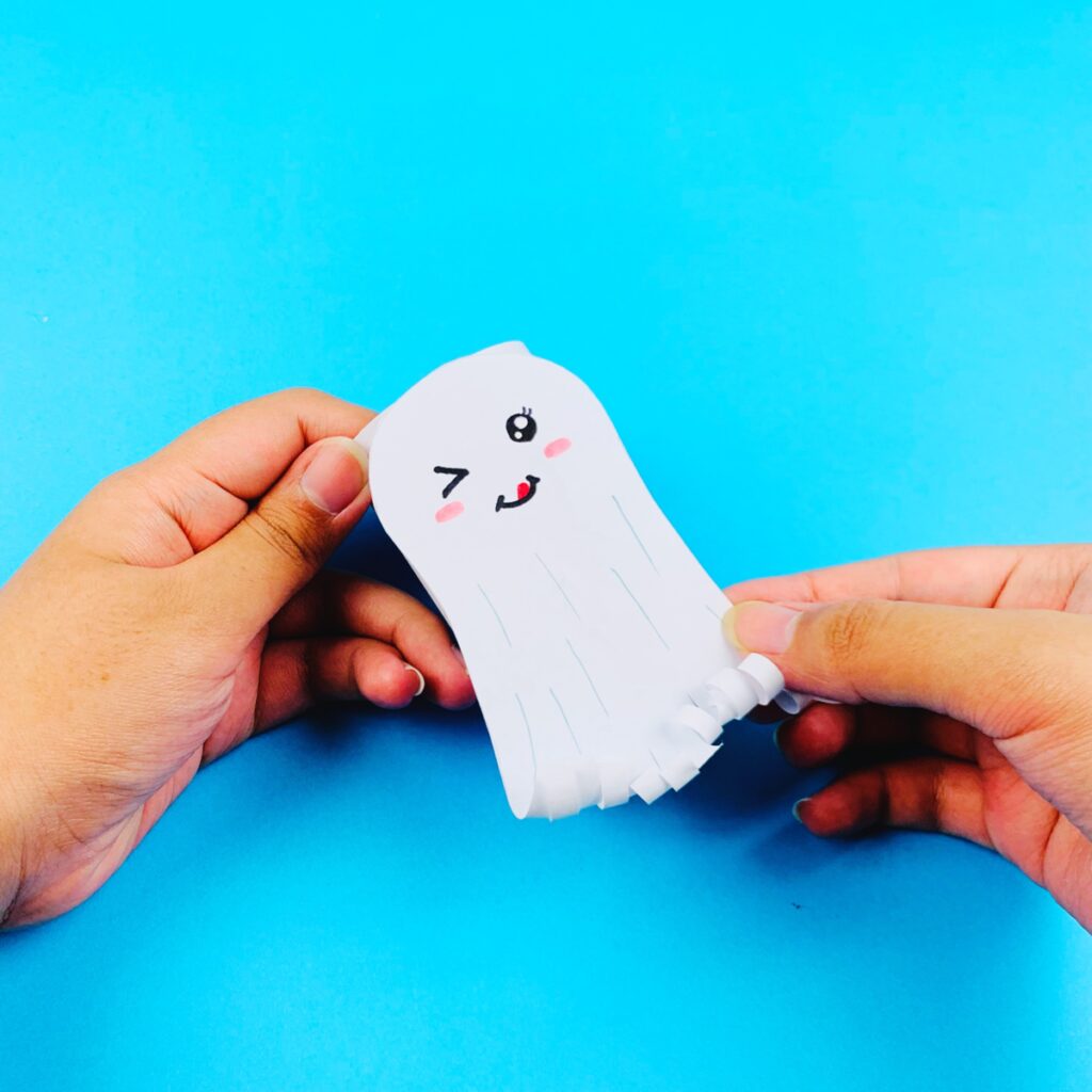 artesanato de fantasma com tubo de papel higiênico