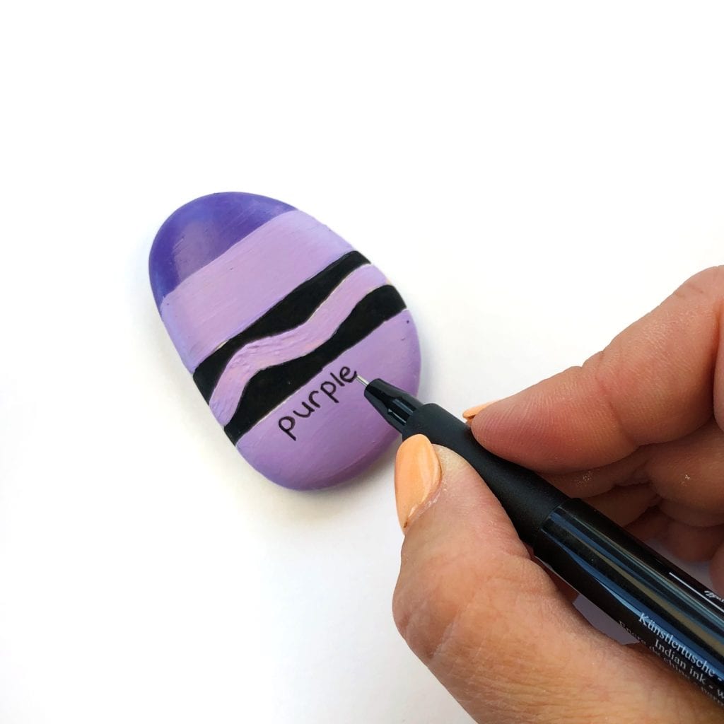 Pedra pintada de giz de cera roxo