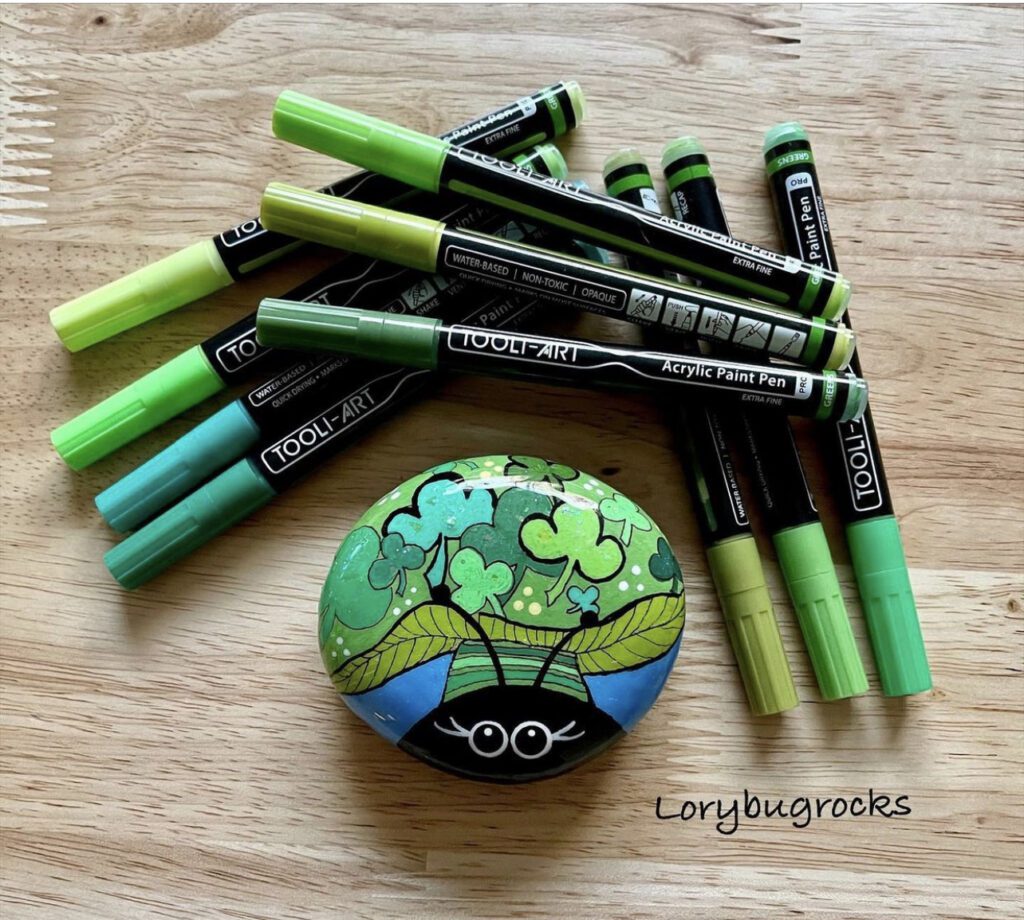 Pedra Pintada de Joaninha com Trevo Verde