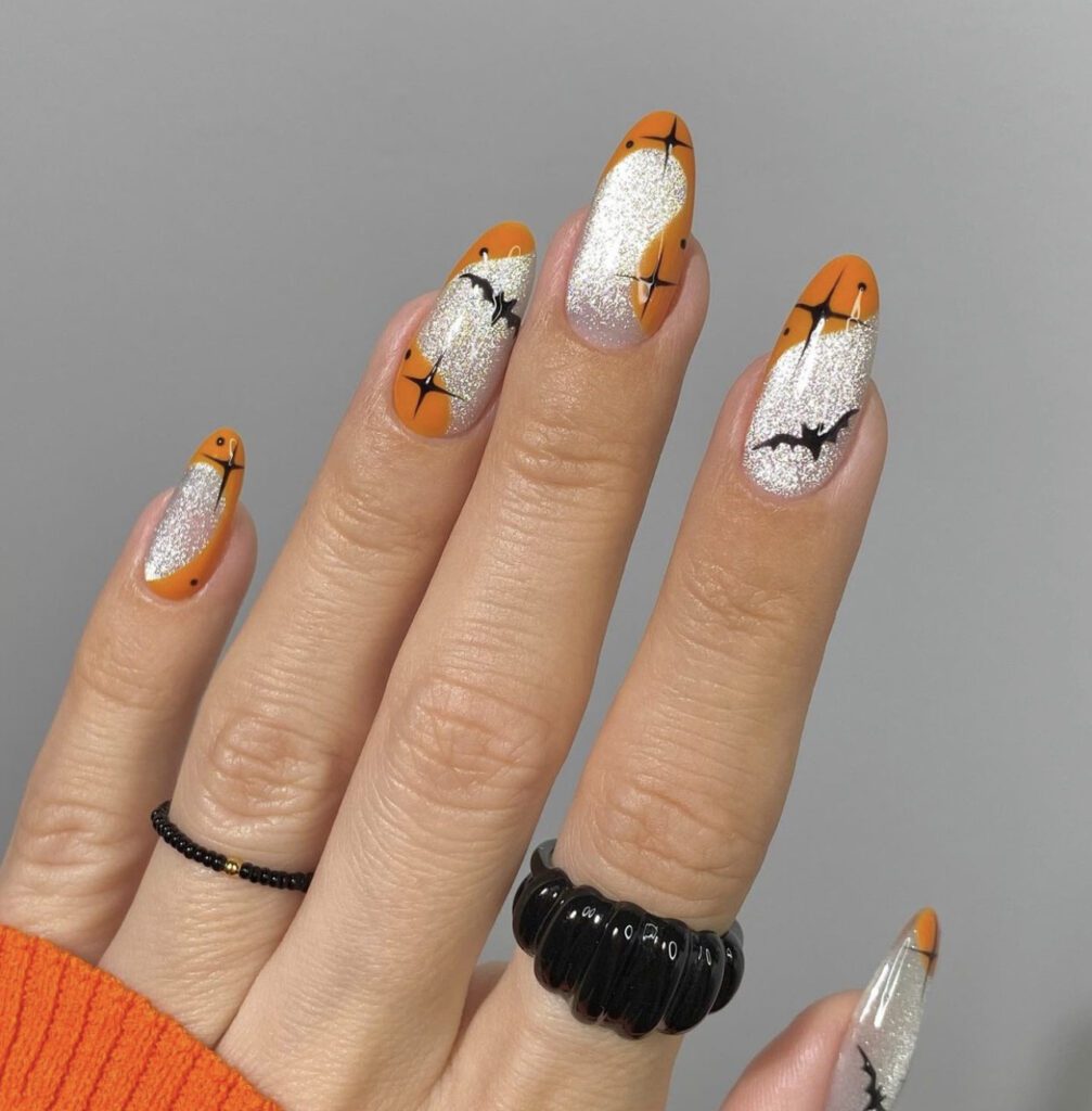 Unhas de glitter com tema de Halloween