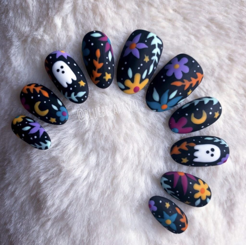 Unhas coloridas para o Halloween