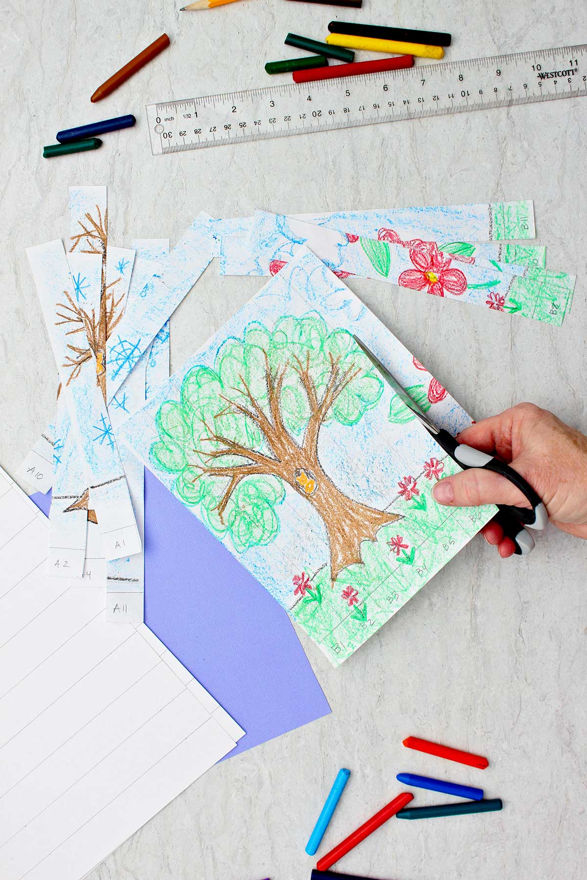 Pessoa cortando o desenho da primavera em tiras rotuladas como "B1, B2, B3 etc"