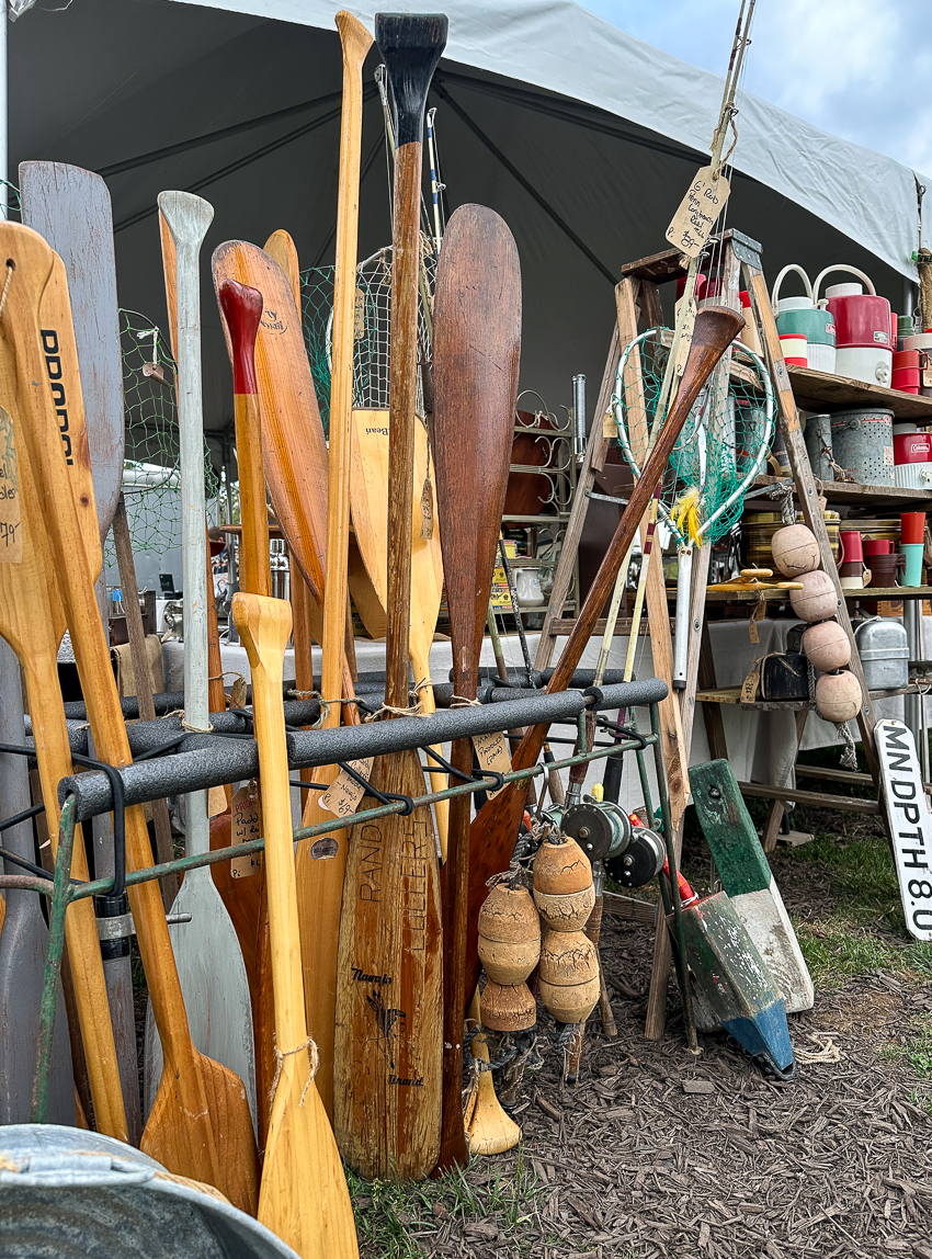 Explore my vintage booth from the Lucketts Spring Market. It's one of the trendiest vintage markets on the East Coast! #vintage #vintagedecor lucketts spring market, vintage oars