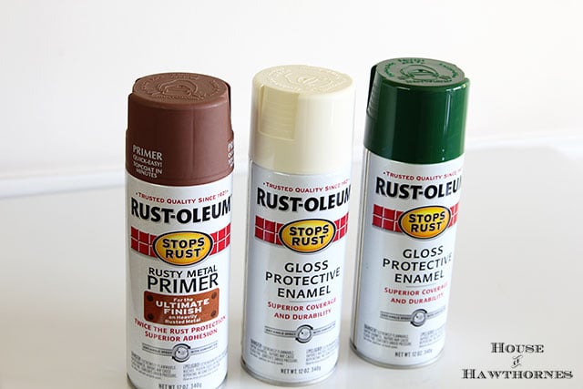 Tinta spray Rustoleum usada para pintar uma cadeira vintage de metal de motel