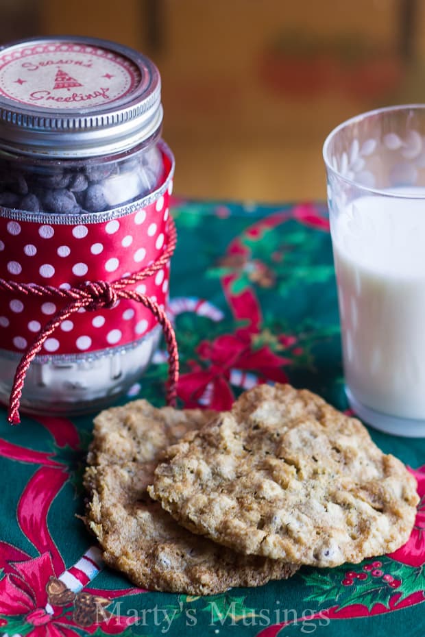 Presente em pote de vidro tipo mason pint e mix de cookies com gotas de chocolate- Marty's Musings