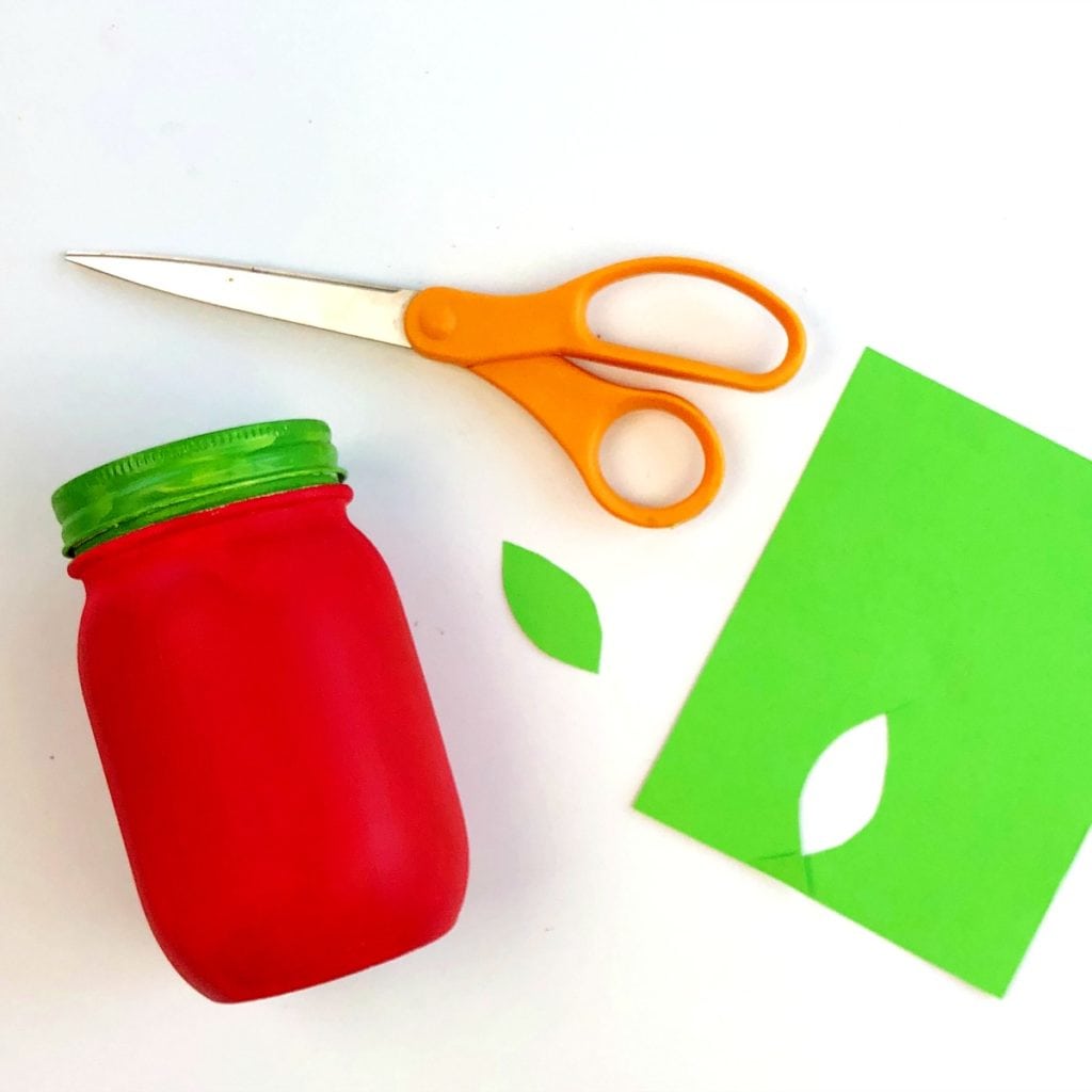 Folha cortada de papel verde