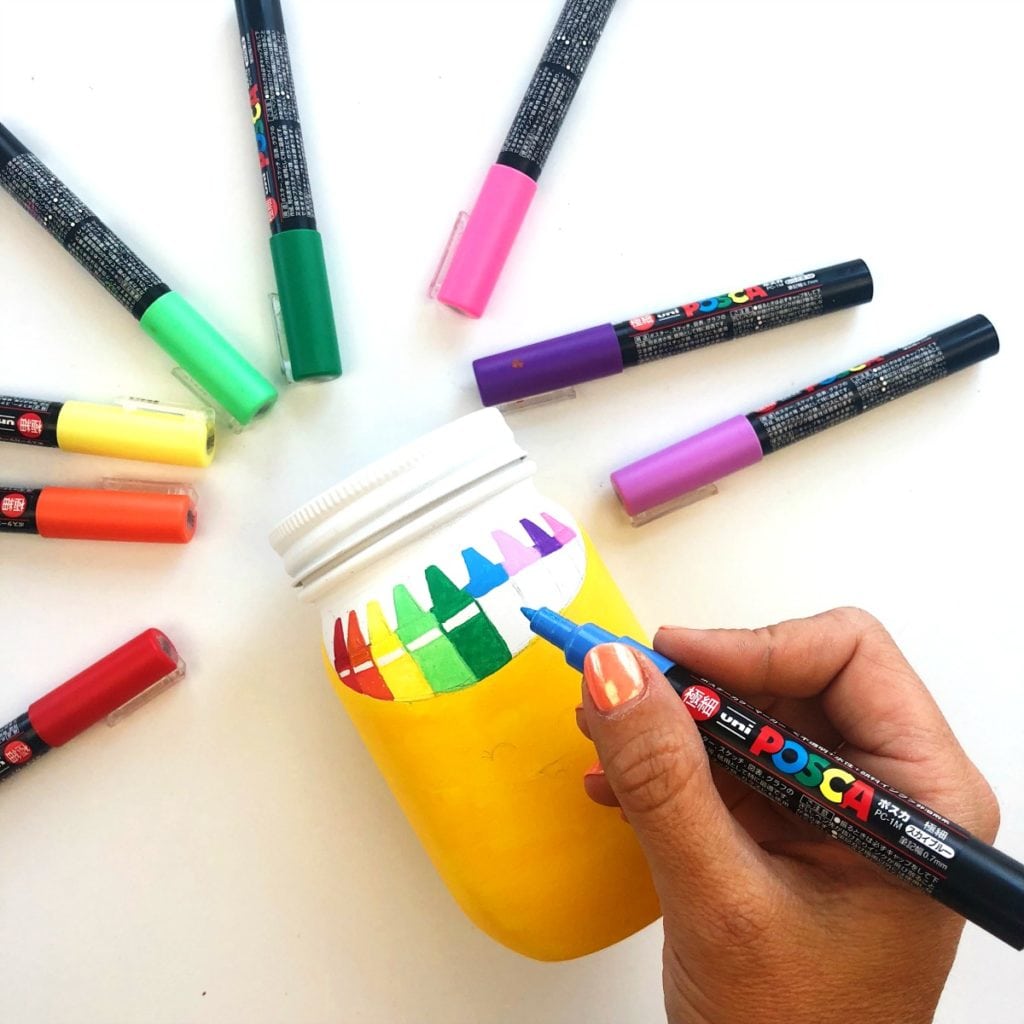Desenhando o padrão de lápis de cor com canetas de tinta