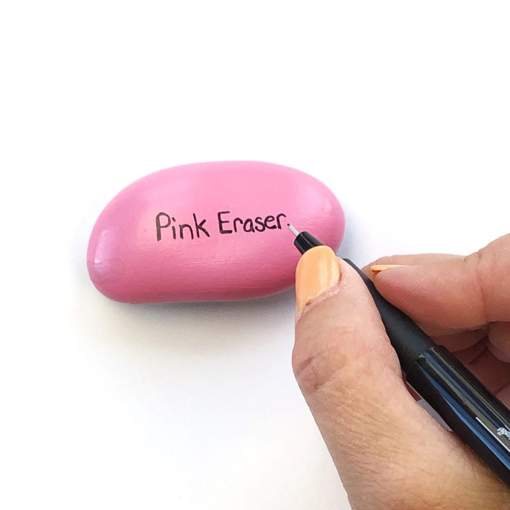 Fazendo uma pedra pintada de borracha rosa