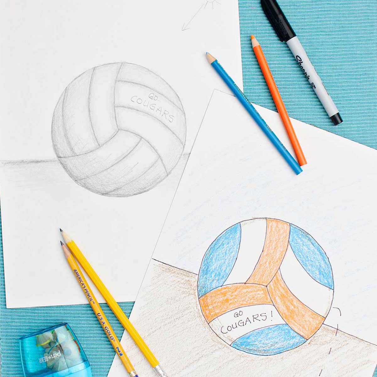 Desenhos de uma bola de vôlei. Um em lápis com sombreamento e um colorido com lápis de cor azul e laranja.