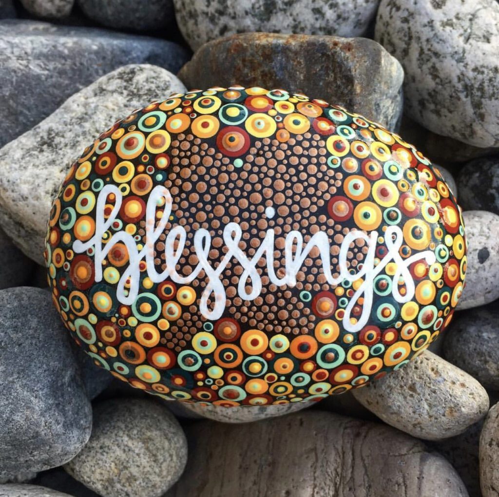 Pedra de gratidão pintada para o Dia de Ação de Graças