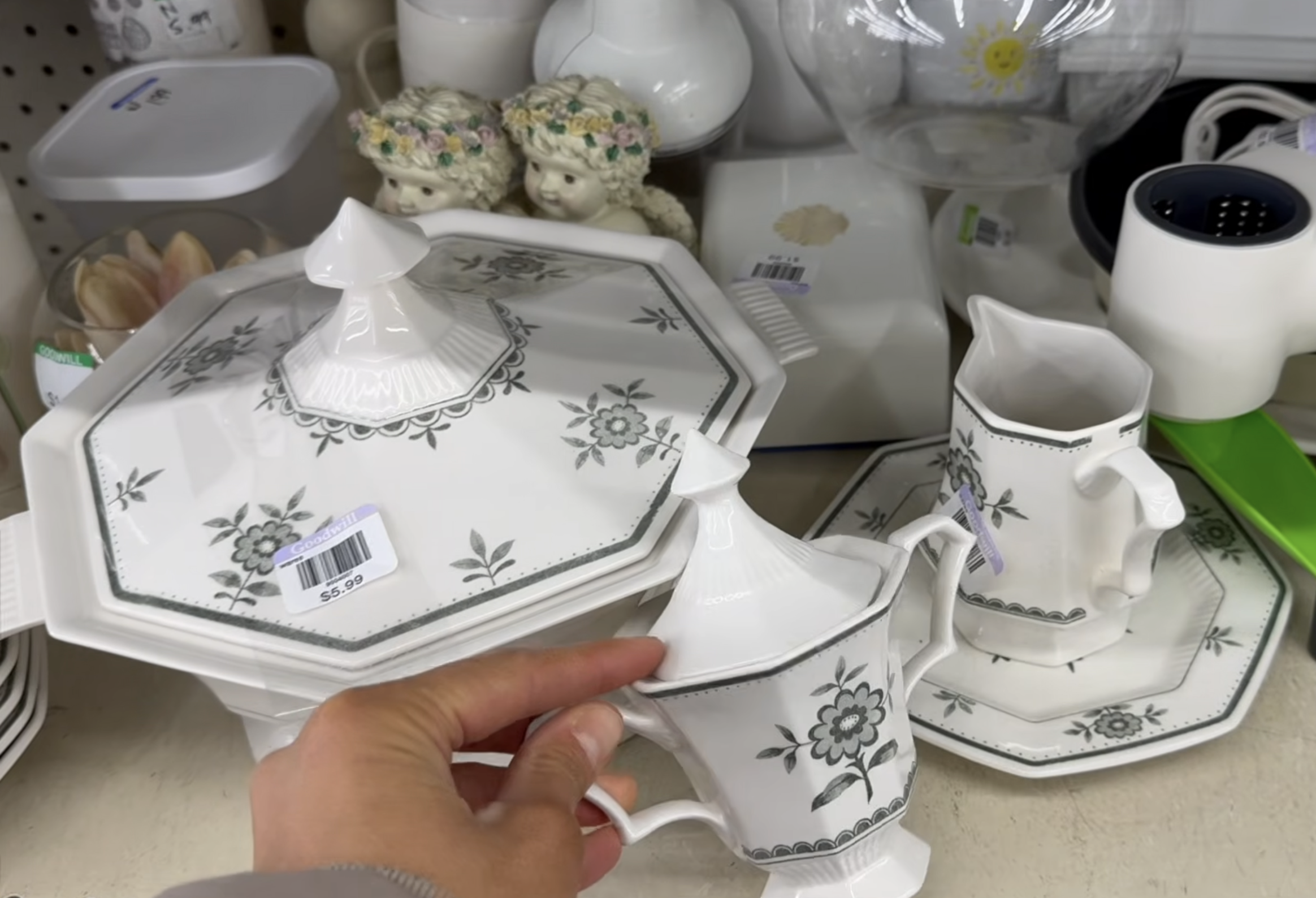 Ironstone e pratos de segunda mão