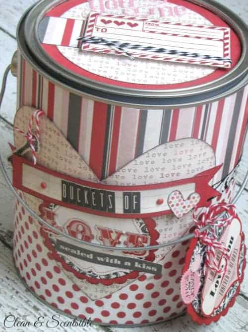 Mini baldes de tinta decorados com papel para o Dia dos Namorados