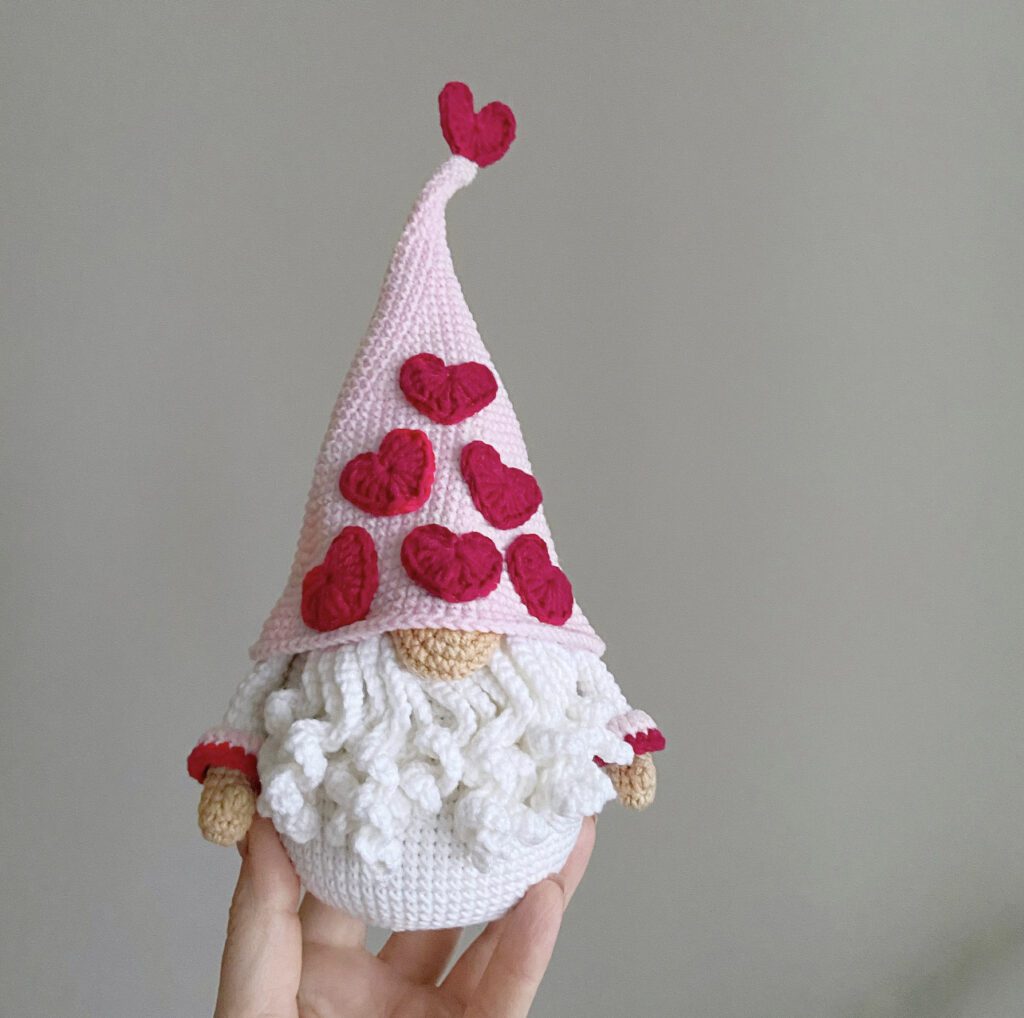 Gnomo de Dia dos Namorados tricotado em casa