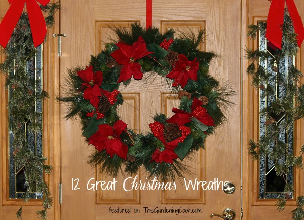 Guirlanda com laços vermelhos em uma porta e palavras 12 ótimas guirlandas de Natal.