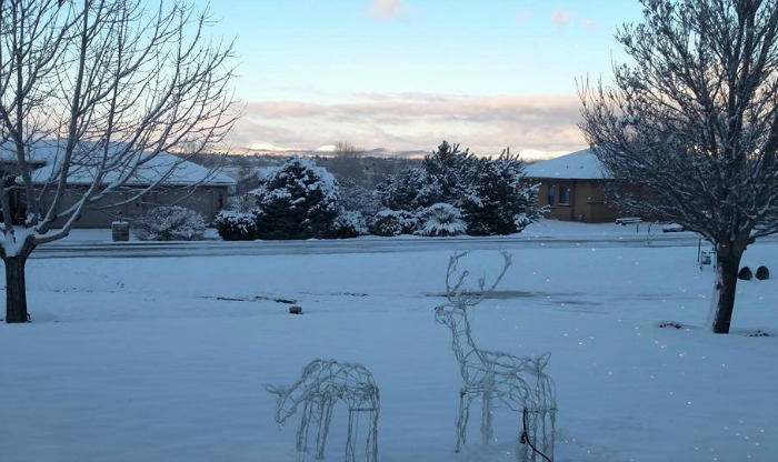 Cena coberta de neve em Chino Valley, Arizona.