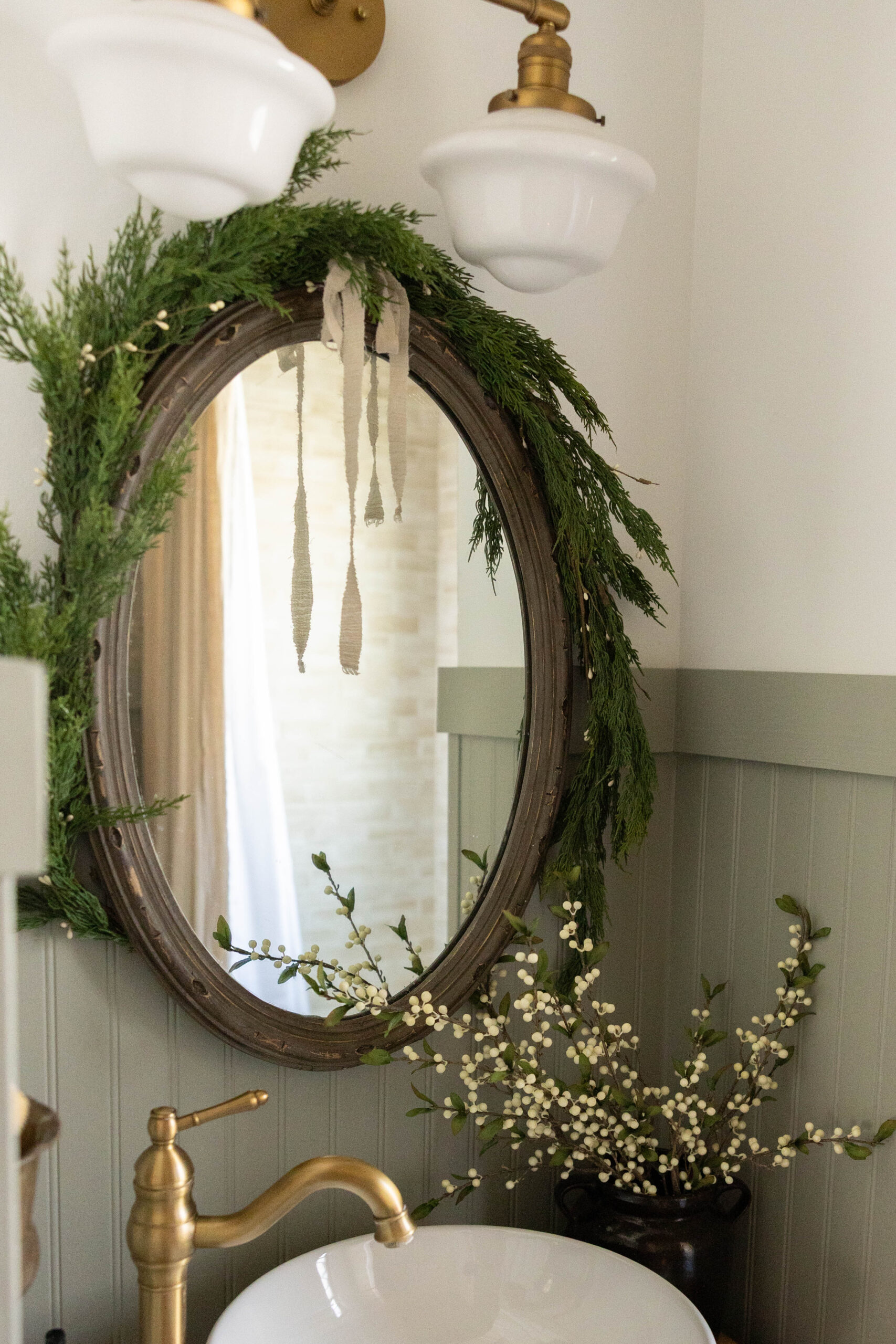 Decoração de Natal no móvel do banheiro