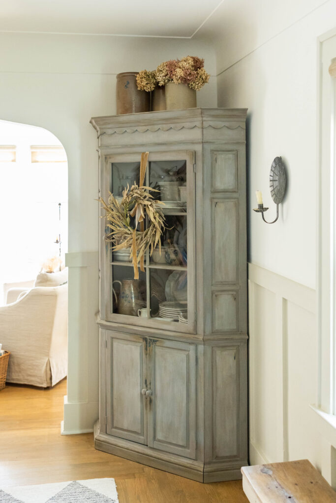 Ideias de decoração para o aparador de canto no outono