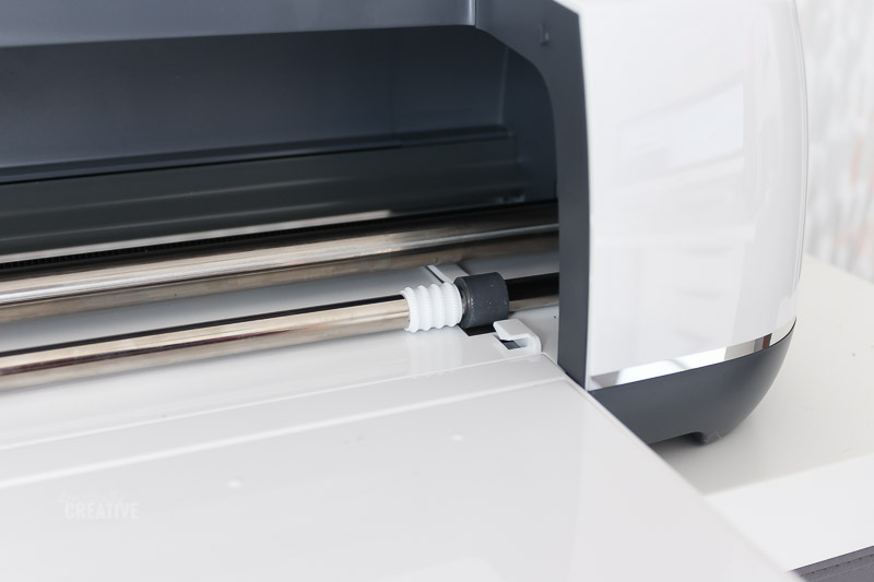 Interior do Cricut Maker com rodas estrela para a direita