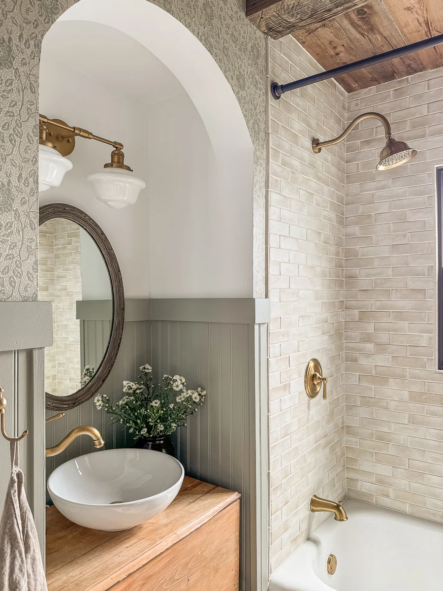 Transformação do banheiro em estilo cottage inglês