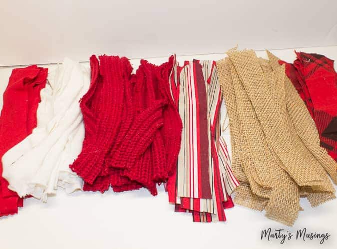 Roupas em uma cama