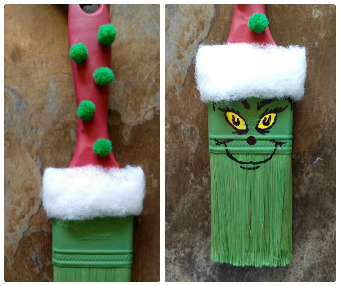 Adicione pompons verdes ao cabo do pincel e pinte o rosto do Grinch.