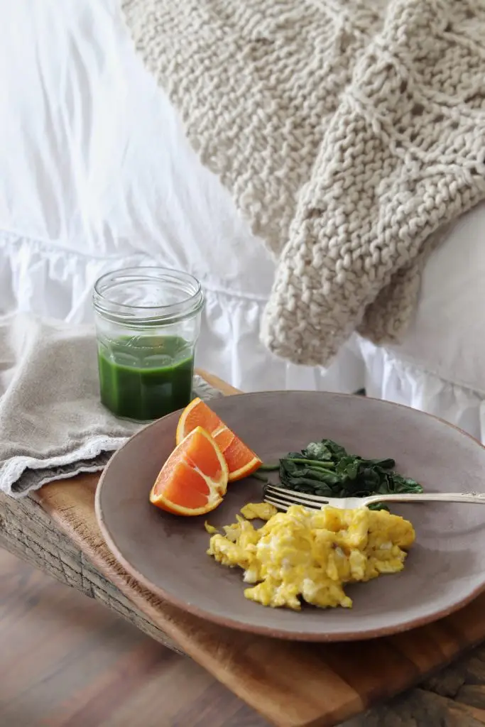 suco verde e os melhores ovos mexidos