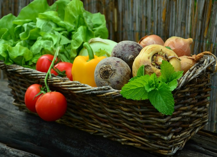 Cesta de vegetais frescos