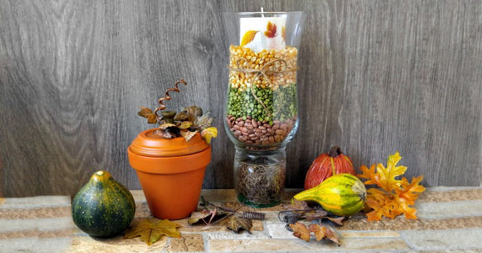 Fall vignette with a rustic appeal Vignette de centro de mesa de lâmpada de furacão