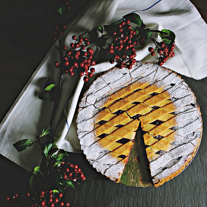 Crosta de torta em treliça com bordas de açúcar