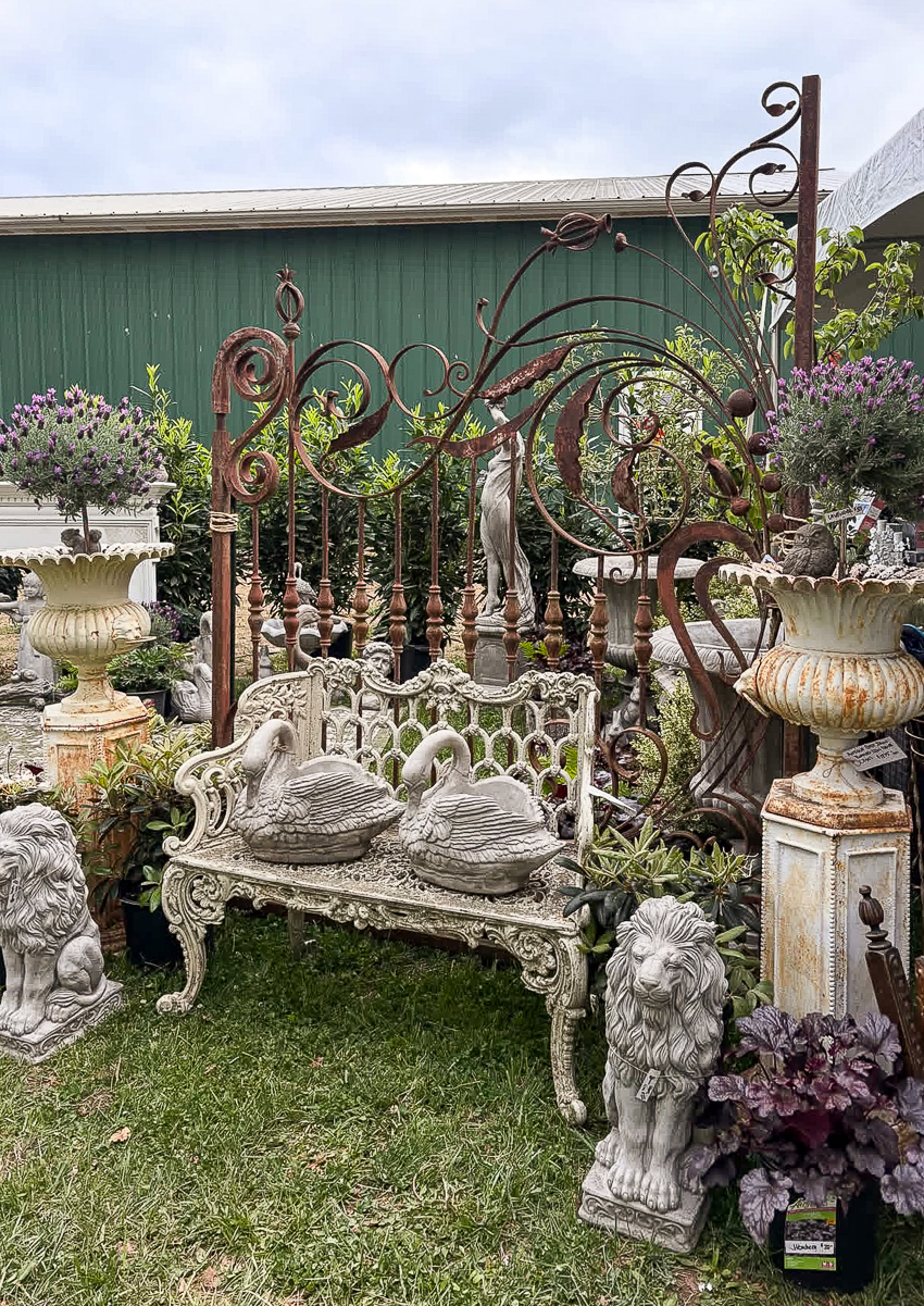 Explore my retro booth from the Lucketts Spring Market. It's among the trendiest vintage markets on the East Coast! #vintage #vintagedecor vintage spring garden display