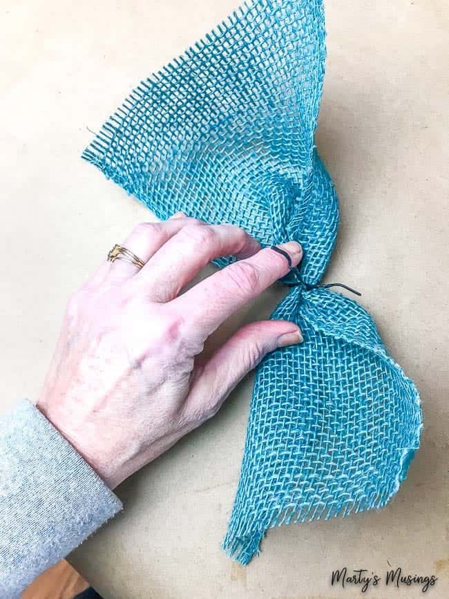 Uma bolsa azul