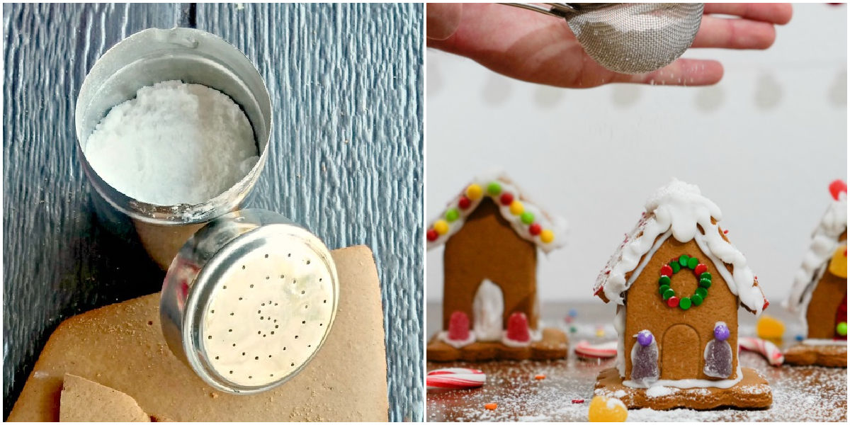 Uma peneira para farinha cheia de açúcar de confeiteiro ao lado de uma mulher segurando uma peneira com açúcar de confeiteiro sobre uma casa de gengibre para fazer neve.
