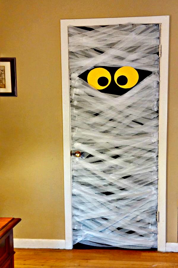 Decoração de porta de múmia