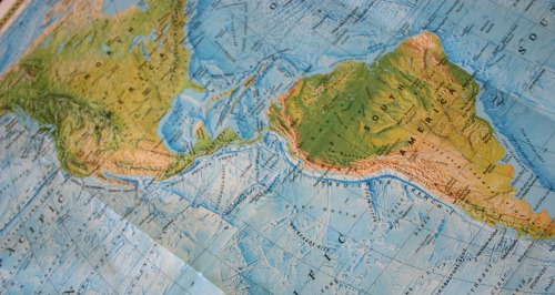 Mapas rodoviários fazem um ótimo papel de presente.
