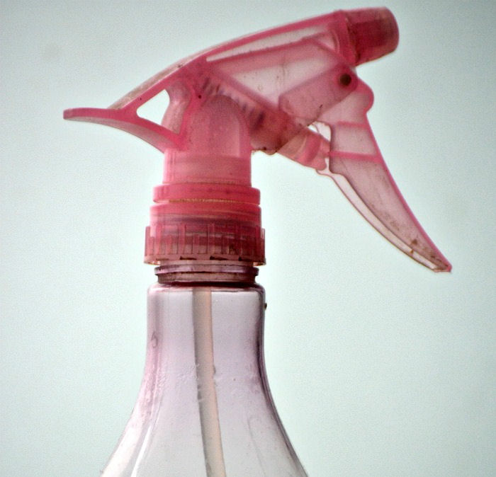 Dicas para esculpir abóboras: uma garrafa de spray é útil durante a escultura