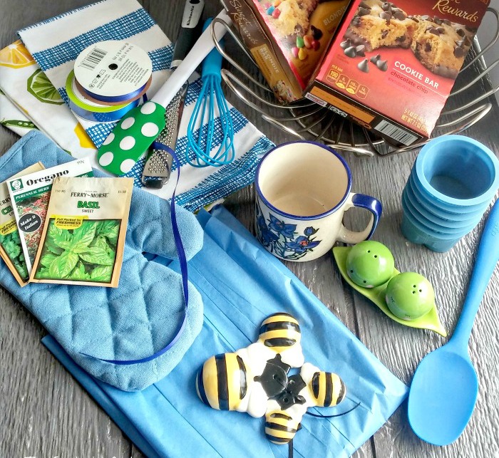 Materiais para uma cesta de presente de cozinha para o Dia das Mães
